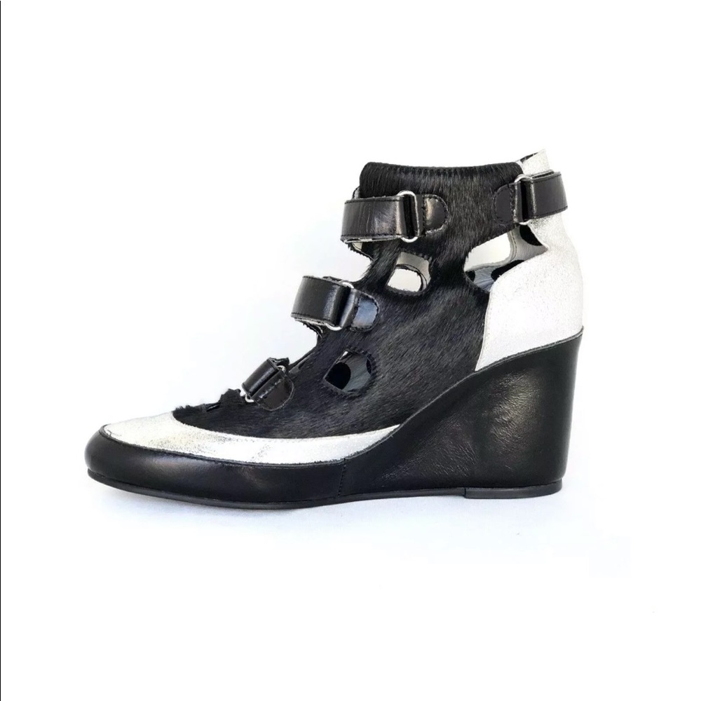 B by Aperire Amazones Wedge Heels  Size 9